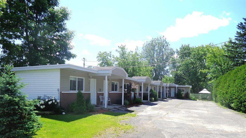 Motel Des Deux Lacs Waterloo Εξωτερικό φωτογραφία
