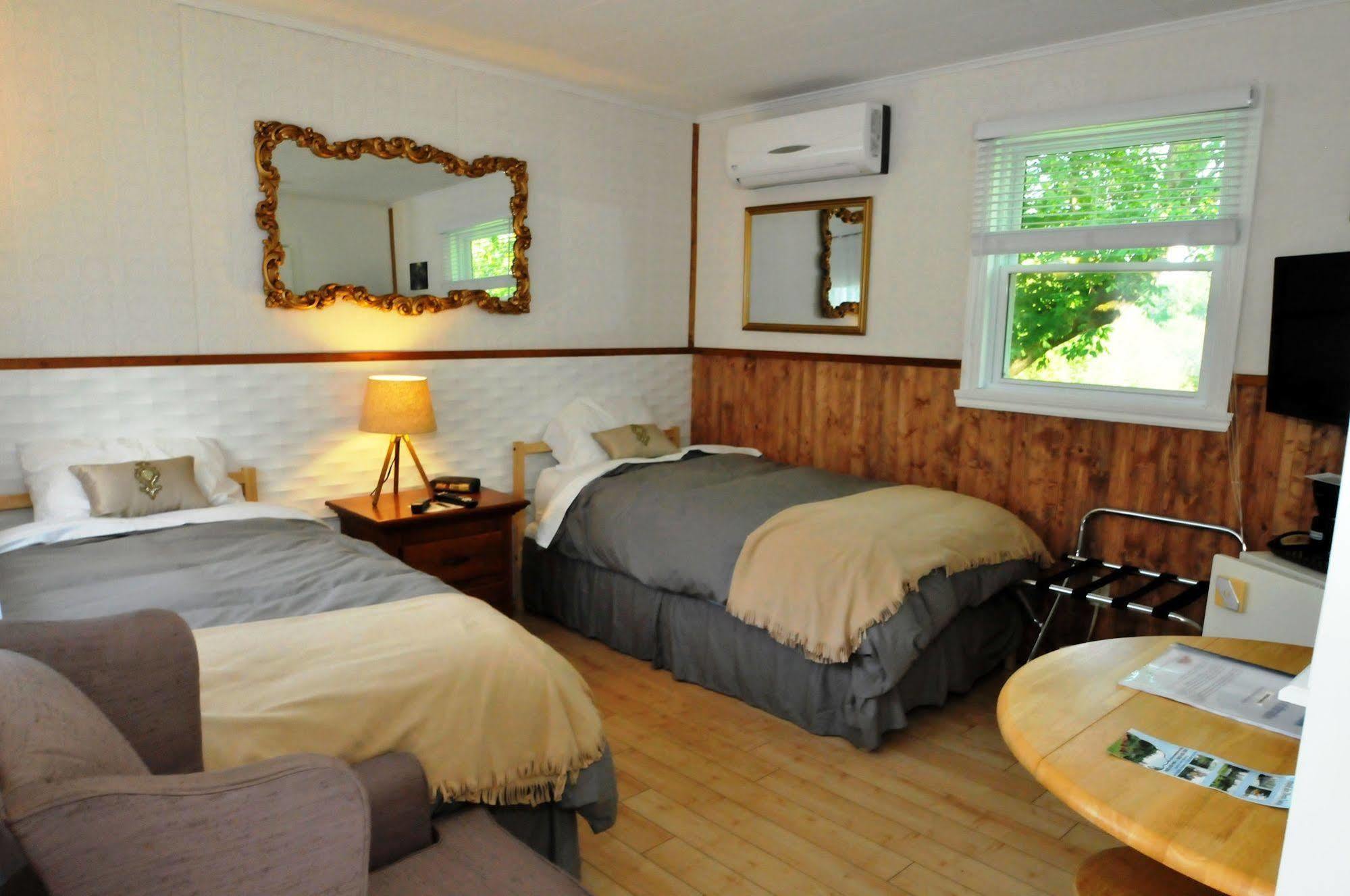 Motel Des Deux Lacs Waterloo Εξωτερικό φωτογραφία